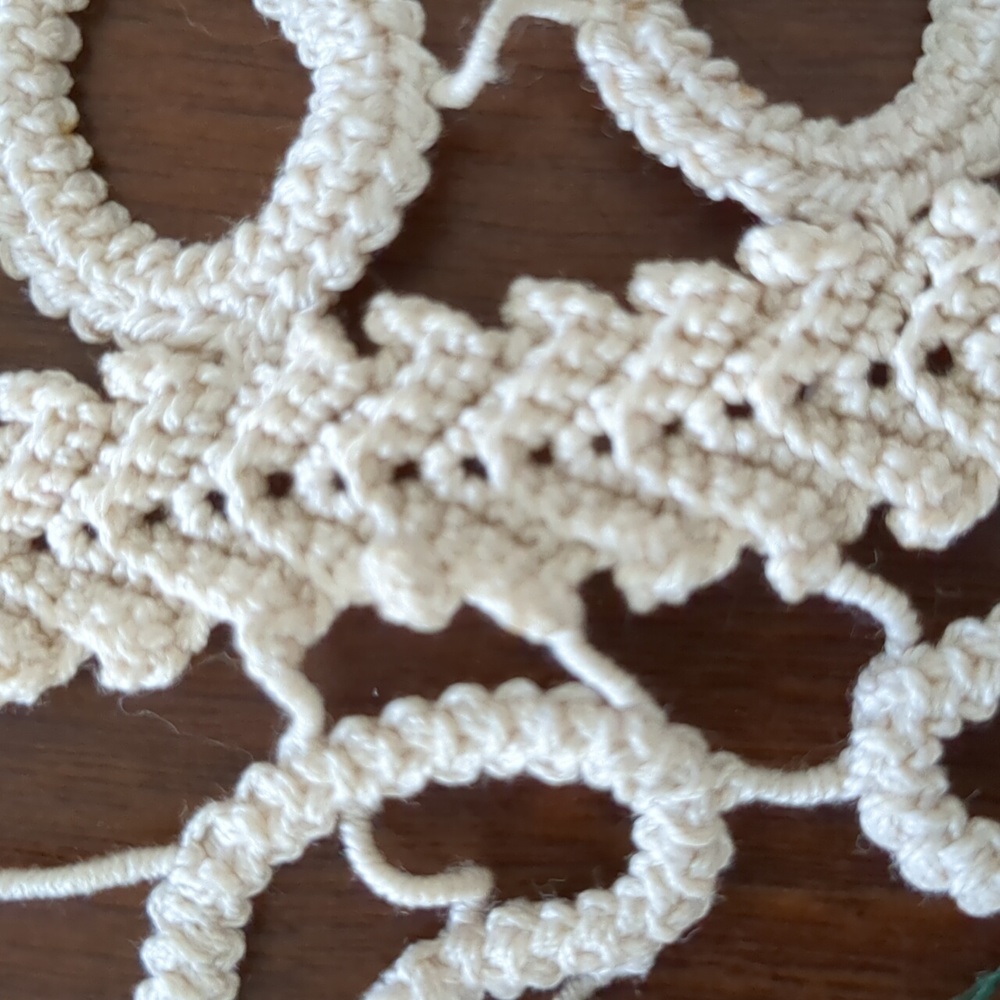 Grape 🍇 vine doily, handmade in Romania - Picture 8 of 10